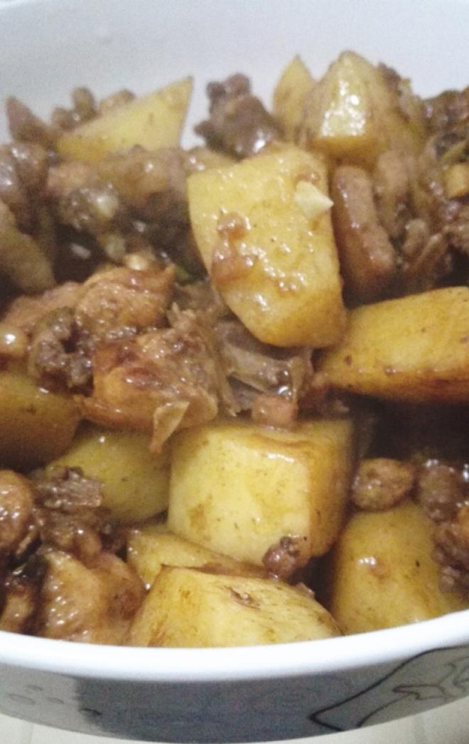 土豆烧鸡肉