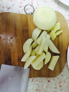 土豆去皮切小块