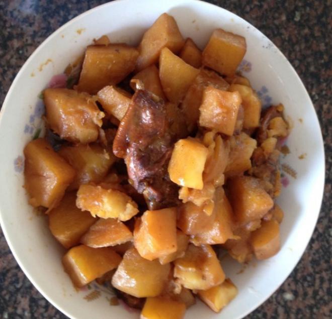鸭翅根炖土豆