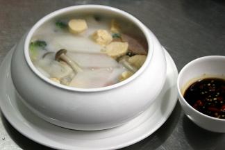 加少许的盐和鸡精调味即可