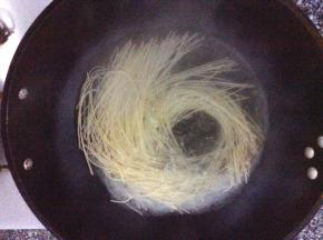 另起锅加清水煮面