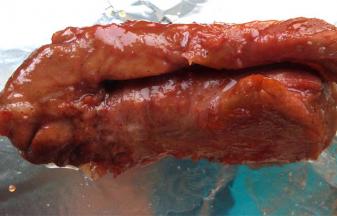 最后5分钟拿出来刷上蜂蜜，再入烤箱烤一下就完成了