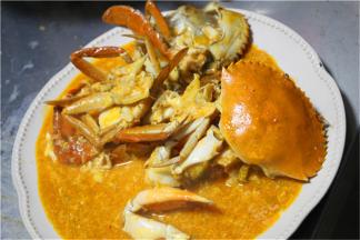 最后加入打散的鸡蛋，让汤汁变浓稠即可出锅