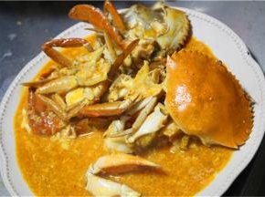 最后加入打散的鸡蛋，让汤汁变浓稠即可出锅