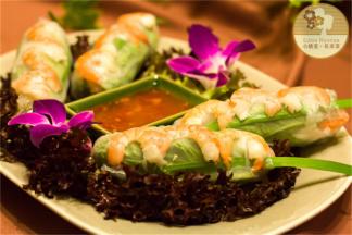 搭配上酱汁一起食用味道