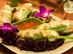 搭配上酱汁一起食用味道