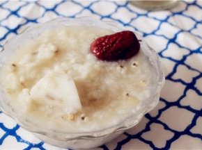 快好时放适量红枣和糖调味