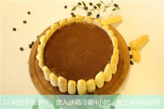 码手指饼干，放入冰箱冷藏4小时，撒上可可粉即可