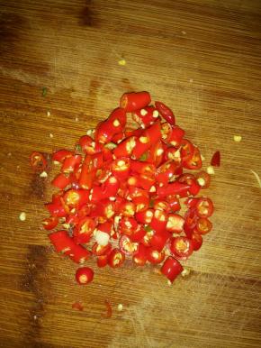 辣椒洗干净切片