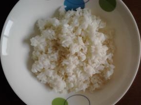 米饭打散备用