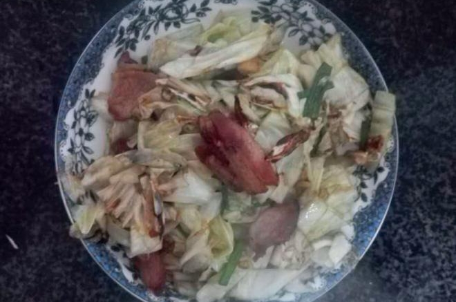 腊肉炒卷心菜