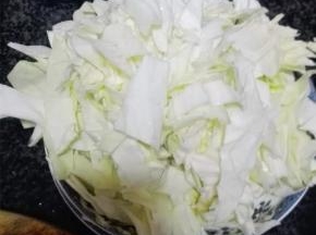卷心菜洗干净切块
