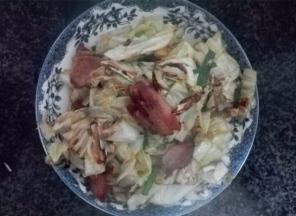 卷心菜炒熟后出锅装盘