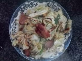 卷心菜炒熟后出锅装盘