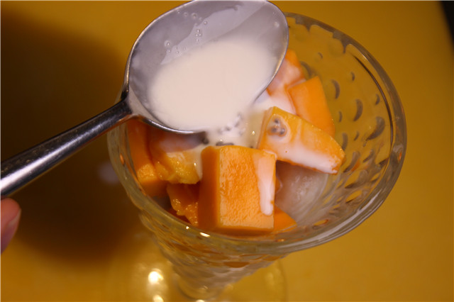 只需五分钟就能做的芒果西米露，新技能get!