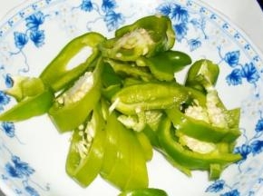 尖椒洗净切小段