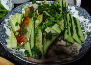 淋上红油辣椒，撒上葱花即可