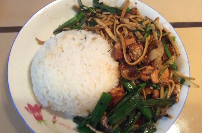 蒜苗千张回锅肉套饭