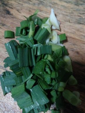 葱洗好切段