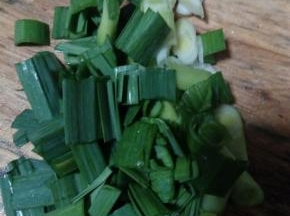 葱洗好切段