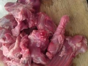 兔肉洗净切块
