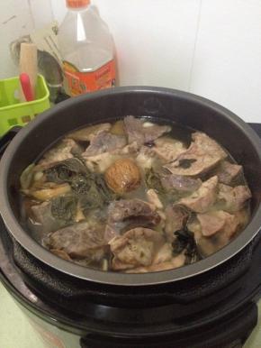 关火出锅，滋补除燥的老火靓汤就煲好了