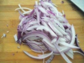 洋葱切丝备用