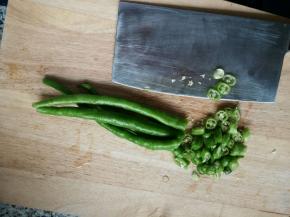 干海椒和二荆条切圈备用