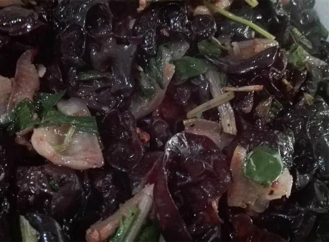 木耳炒腊肉