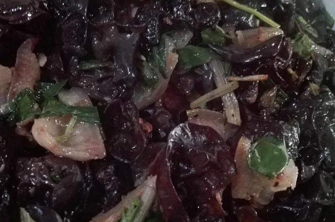 木耳炒腊肉