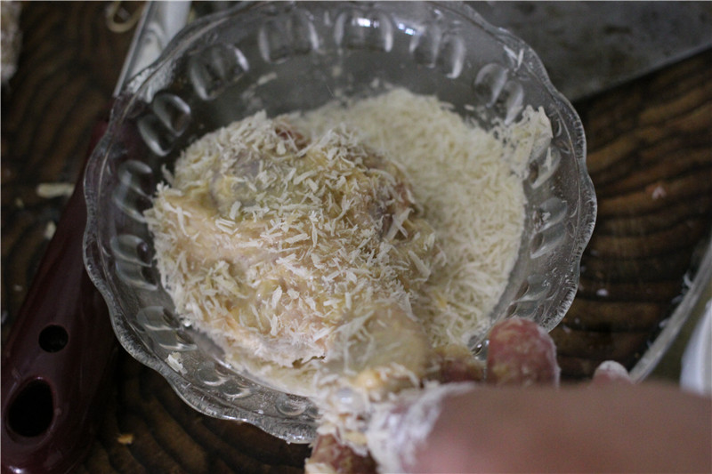 小孩最爱吃的炸鸡腿，自己在家做安全又放心！