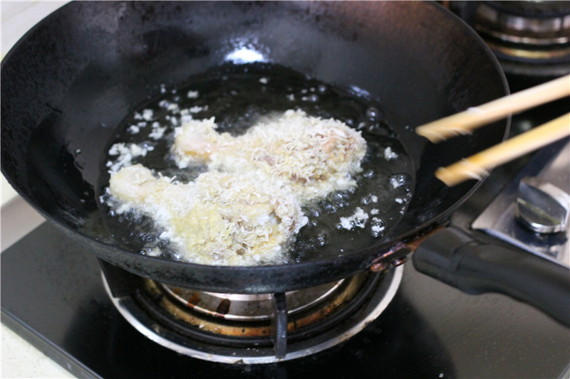 小孩最爱吃的炸鸡腿，自己在家做安全又放心！