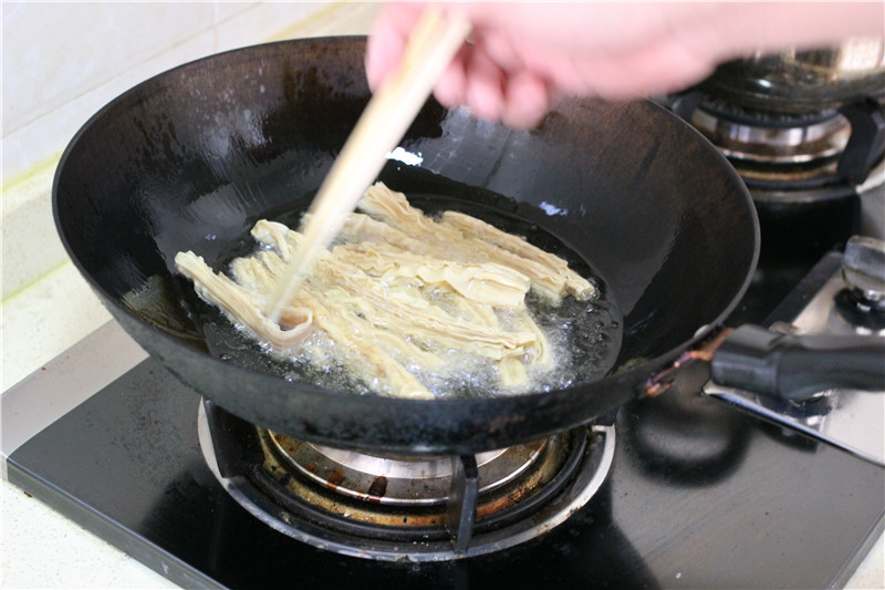 风靡全世界的辣条来啦！自己做的更好吃