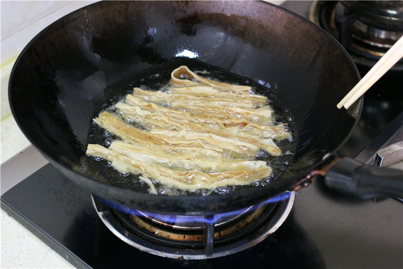 风靡全世界的辣条来啦！自己做的更好吃