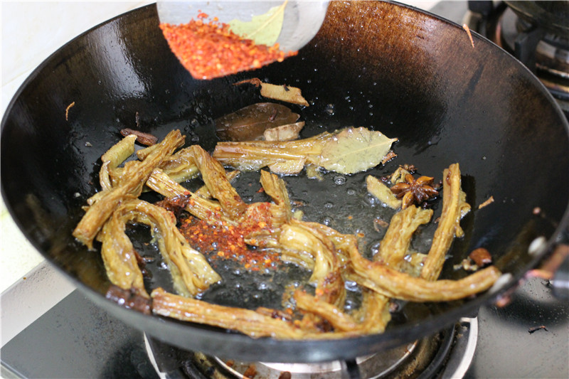 风靡全世界的辣条来啦！自己做的更好吃