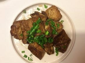 大火收汁，装盘撒上葱花