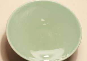 不低于85度开水冲泡冰粉粉，搅拌冷却凝固成型，放入冰箱冷藏2-3个小时