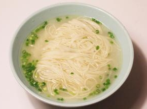 捞出铺在碗中