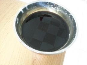 用一干净小碗，加入料酒、生抽、老抽、糖、醋、淀粉、盐调成碗汁