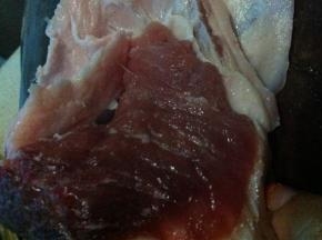 猪肉洗净切条