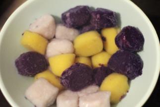 捞出后立马放进冰水中冰镇，保证芋圆的Q弹