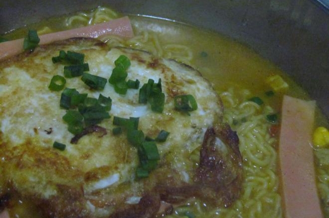 煎蛋火腿方便面