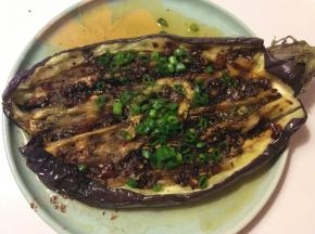 出炉撒上适量孜然粉和葱花就可以开吃了