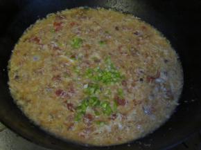 鸡蛋打散成蛋液，水开后倒入锅中，搅成蛋花后关火，撒上葱花即可