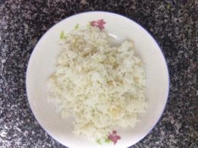 事先准备蒸好的米饭