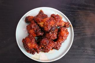 放上炸好的鸡块，炒入味后收汁就ok了