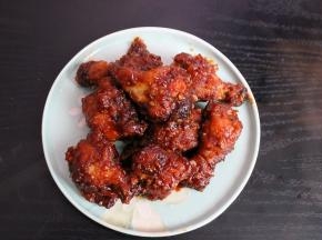 放上炸好的鸡块，炒入味后收汁就ok了