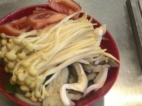 把所有原料准备好，洗净沥干备用
