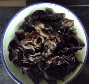 黑木耳泡发沥干