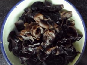 黑木耳泡发沥干
